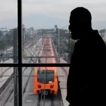 Usuarios del metro viven una pesadilla por el calor; CDMX supera 30º C