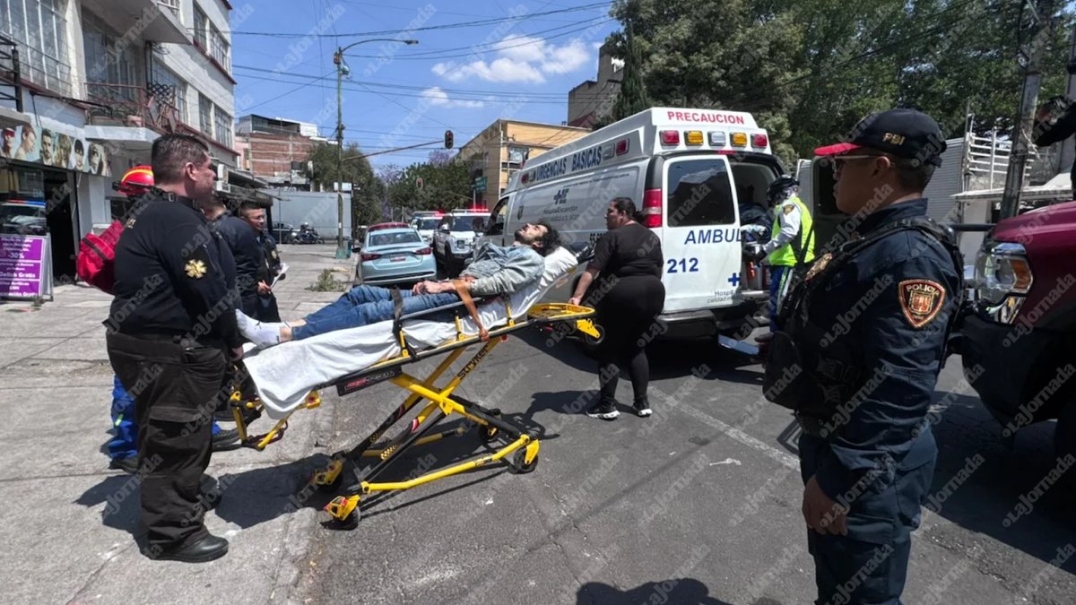 Actor sufre grave caída desde un tercer piso y es trasladado de urgencia al hospital