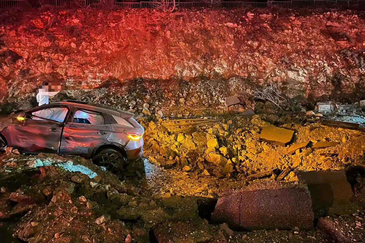 Misil iraní impacta en carretera de Jerusalén: seis heridos en ataque sorpresa