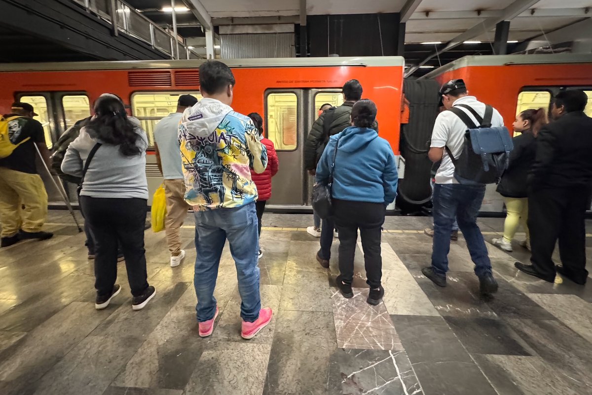 Retiran a comerciantes ambulantes en ocho estaciones de la Línea B del Metro